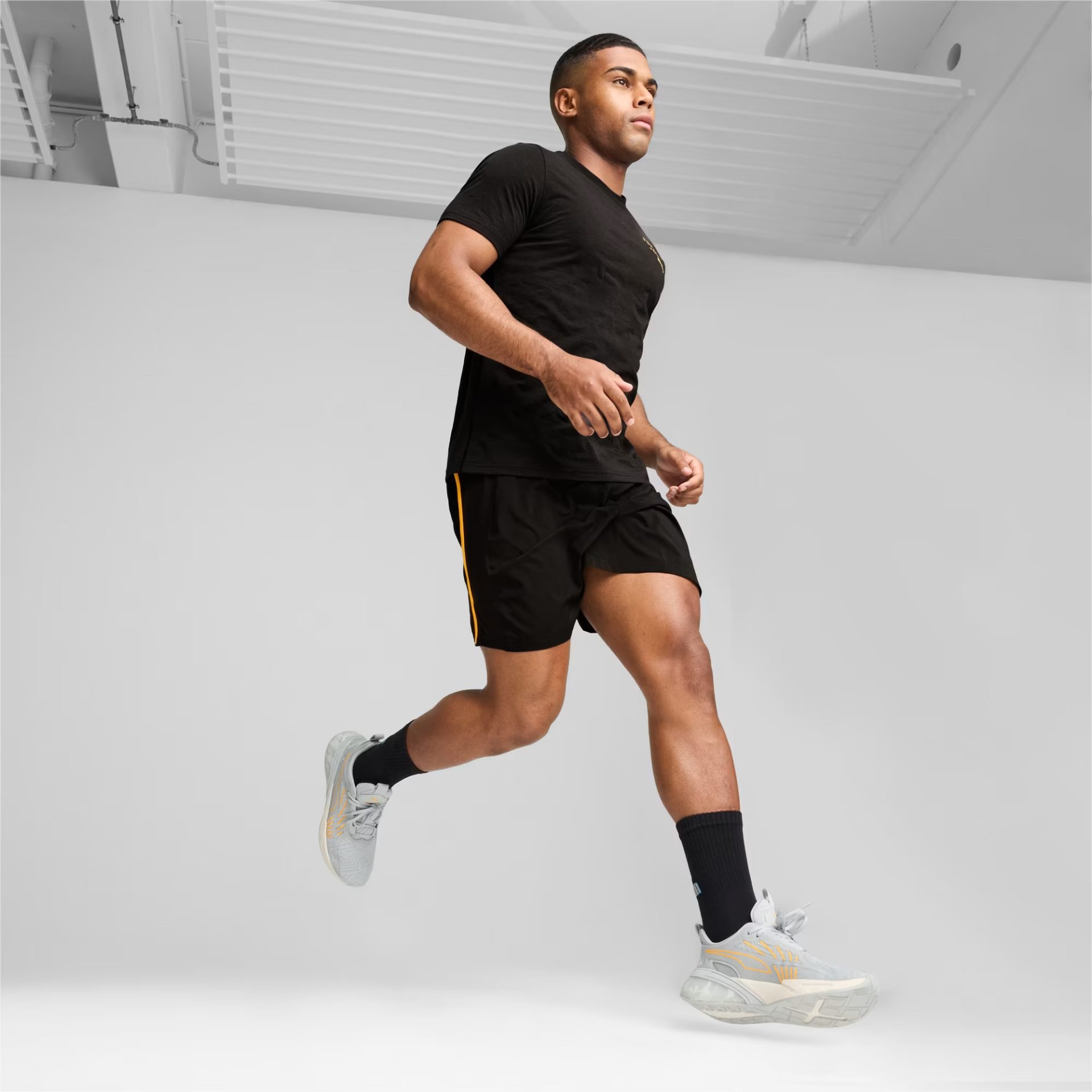 Puma 525857-01 'Run Club' Tee Men (Black) - Image 5